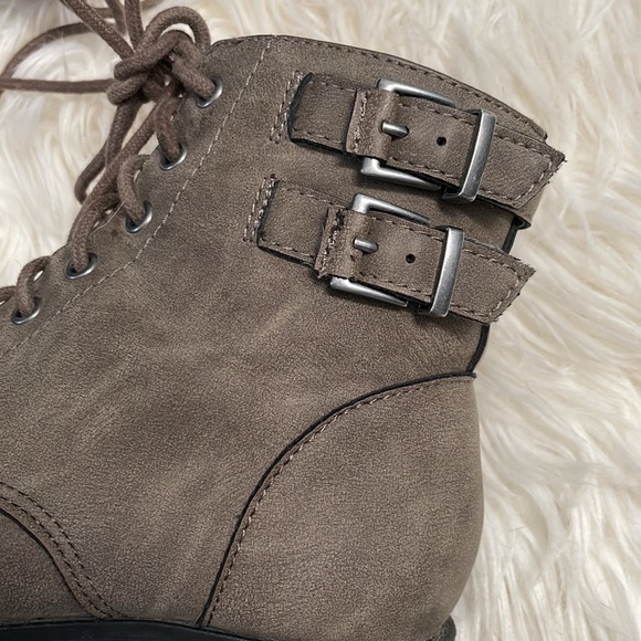 Steve Madden boots - size 7 - Picture 2 of 8